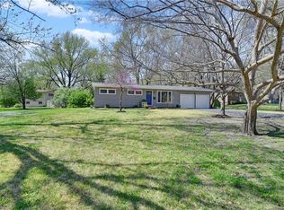 7956 Canterbury St, Prairie Village, KS 66208