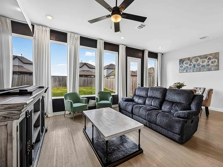 21121 Doubtful Canyon Dr — Photo 2