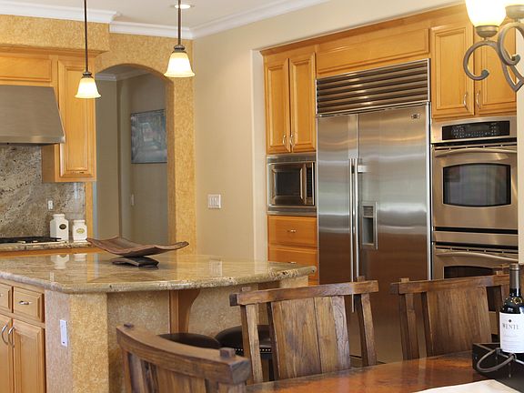 Gourmet Kitchen w/Granite 
