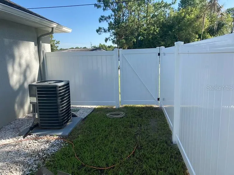696 Marion Oaks Trl — Photo 37