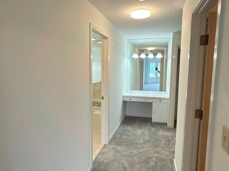 Chelsea Condos — Photo 52