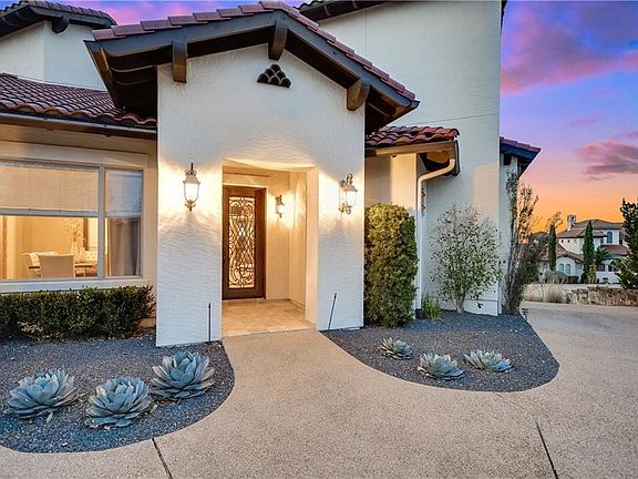 2nd image of 207 Golden Bear Dr