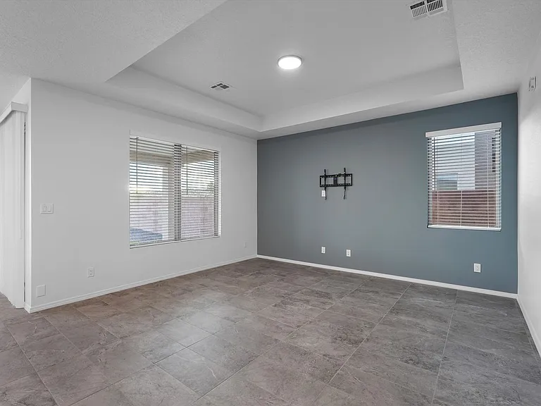 4017 Silver Springs Rd NE — Photo 12