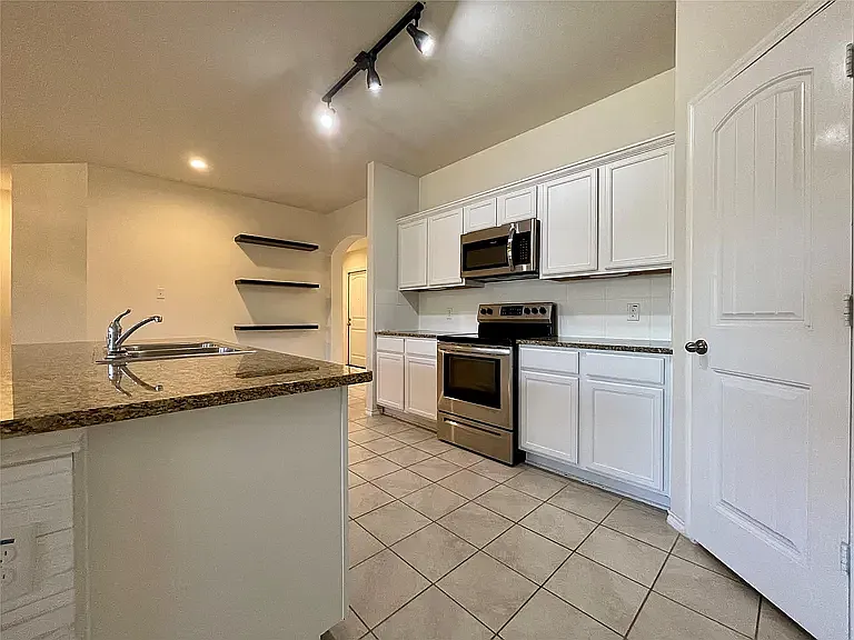1007 Riverstone Trl — Photo 22