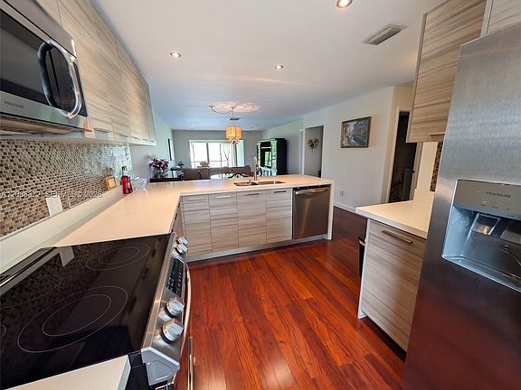 2nd image of 8460 Casa Del Lago #H