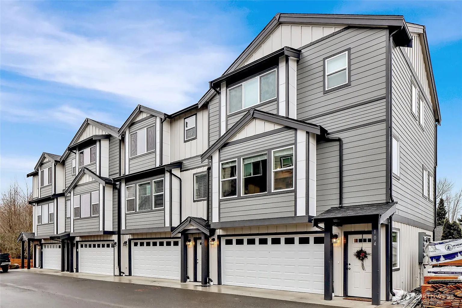 1805 Eastgate Loop photo 1