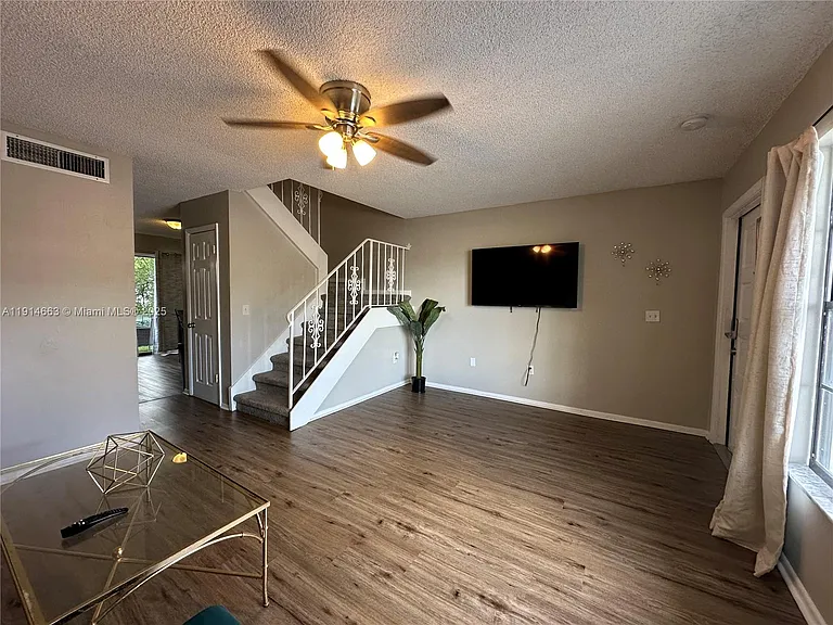 6060 Village Cir #6060 — Photo 5