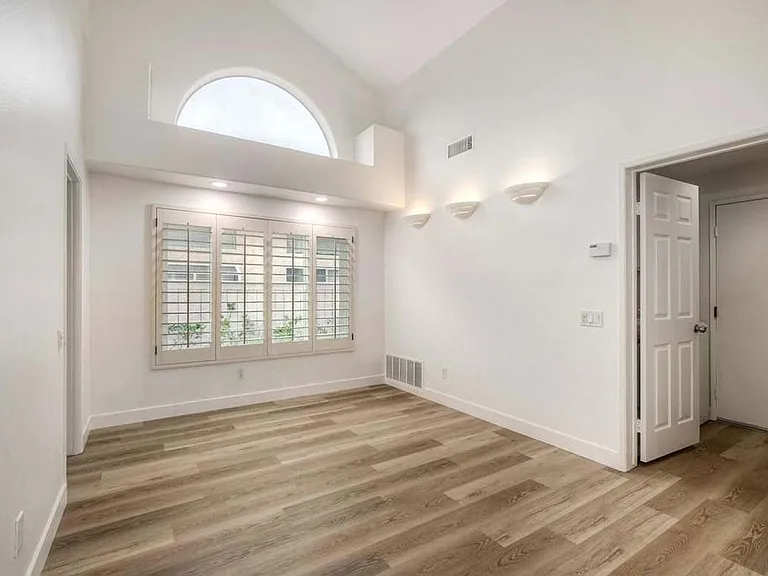 1043 Cordoba Way — Photo 6