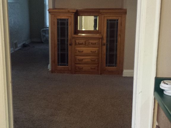 4th image of 822 E Auer Ave