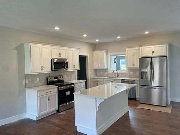 3rd image of 421 N Willowbrook Dr