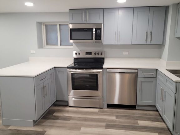 2nd image of 2827 W Lunt Ave