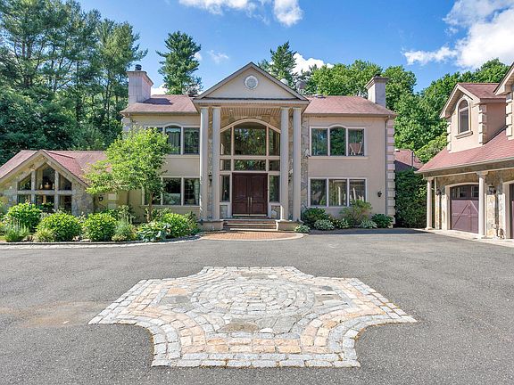 3rd image of 50 Twin Ponds Ln
