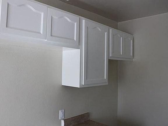 4th image of 515 W 75th St