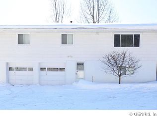 15 Meadow Dr, Rochester, NY 14618