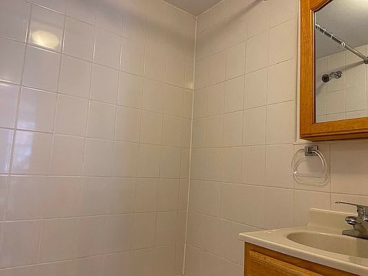 4th image of 95 Orchard St APT 4