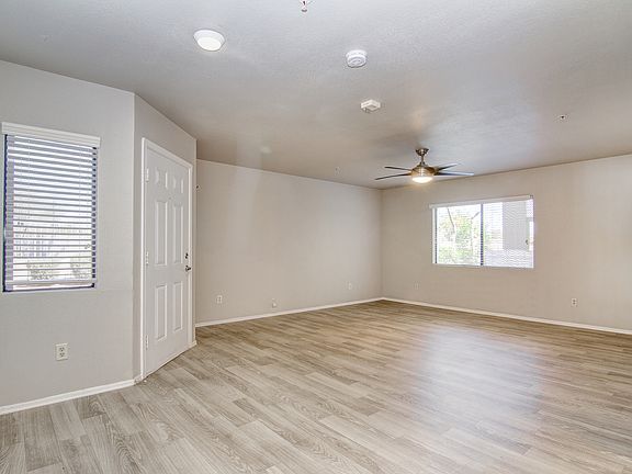 4th image of 36 E Vaughn Ave APT 121