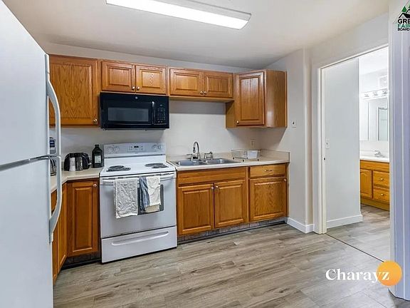 5th image of 612 College Rd