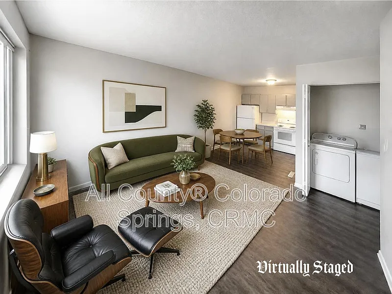 2 bed, 1.0 bath, 738 sqft, $1,150 — Photo 2