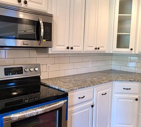 3rd image of 4509 Meadowbrook Dr
