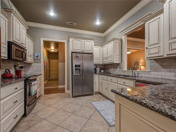 3rd image of 4212 W Willowbend Dr