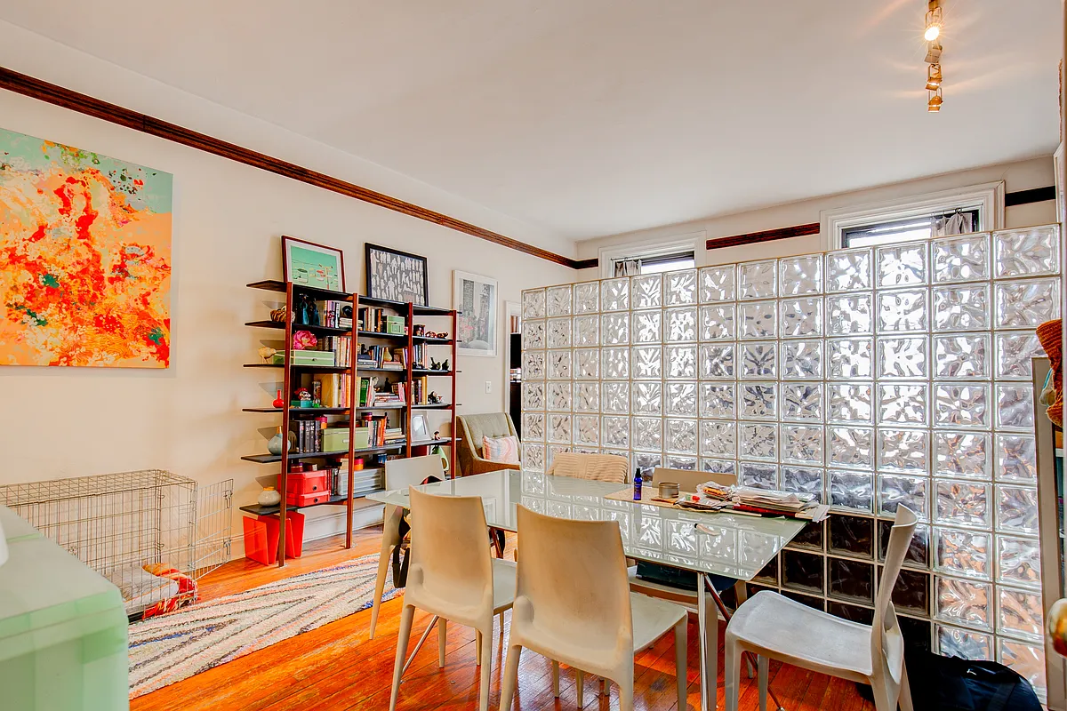 Building Photo - 322 E 19th St #2