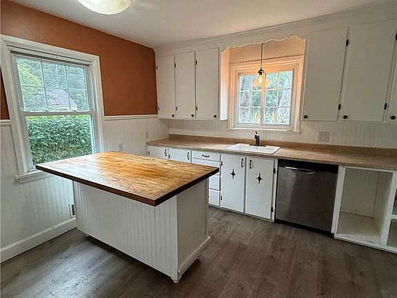 4th image of 148 Tamarack Dr