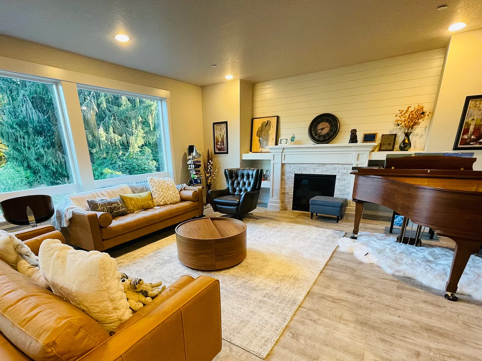 6 bed, 2.5 bath, 3066 sqft, $4,300 — Photo 4