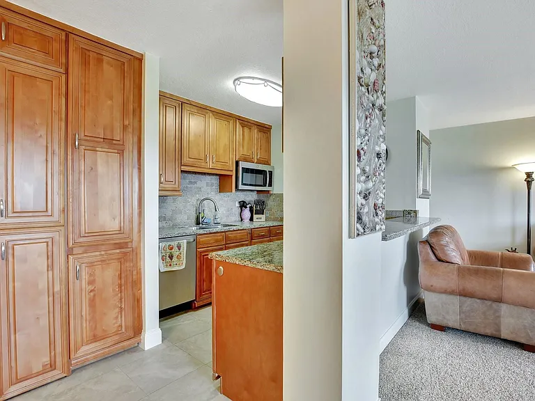 2555 NE 11th St #Penthouse 09 — Photo 11