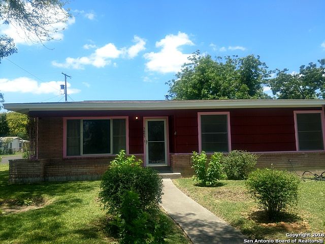 1st image of 3003 Hillcrest Dr