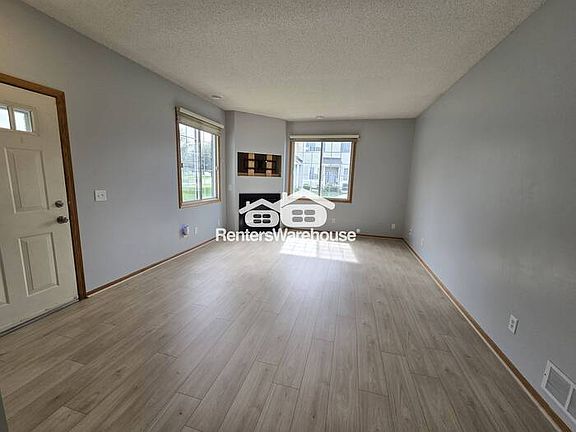 5th image of 1945 Mockingbird Ave