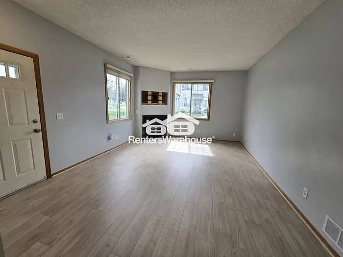 1945 Mockingbird Ave — Photo 5