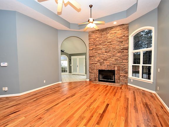 3rd image of 330 Dove Lake Dr
