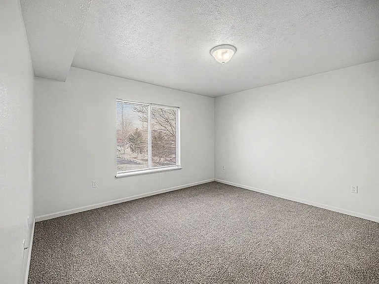 Brentwood Park Apartments — Photo 40