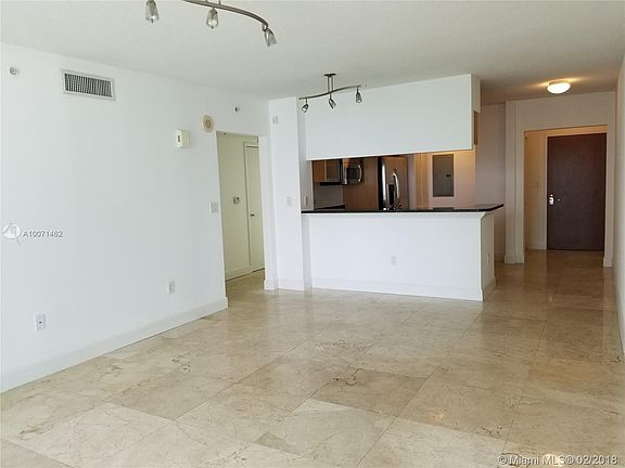 4th image of 31 SE 5th St APT 2810