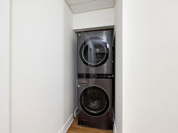 5th image of 113 S Saginaw St #B