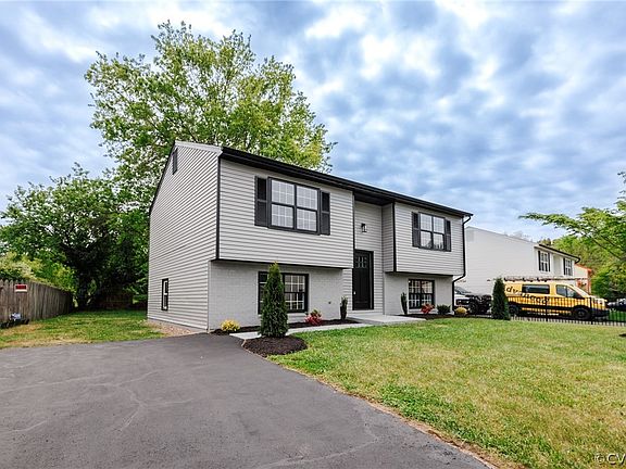 2nd image of 2515 Mandy Ln