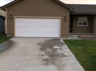 1850 E Prairie View Dr, Garden City, KS 67846