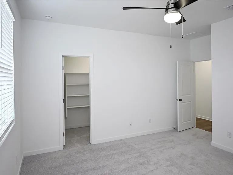 261 Elk Ave — Photo 16
