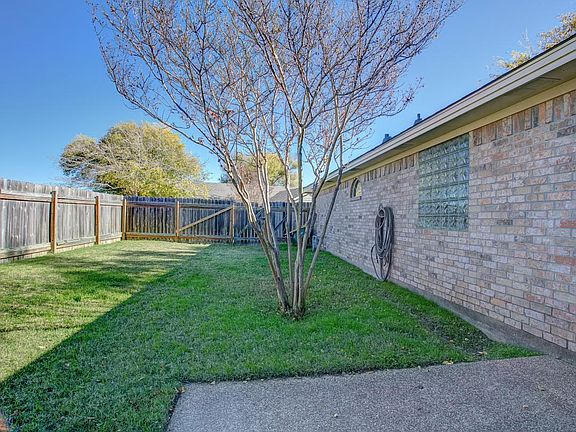 4th image of 2301 Carnation Ct