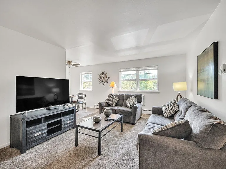 Carlwynne Manor Apartment Homes — Photo 11