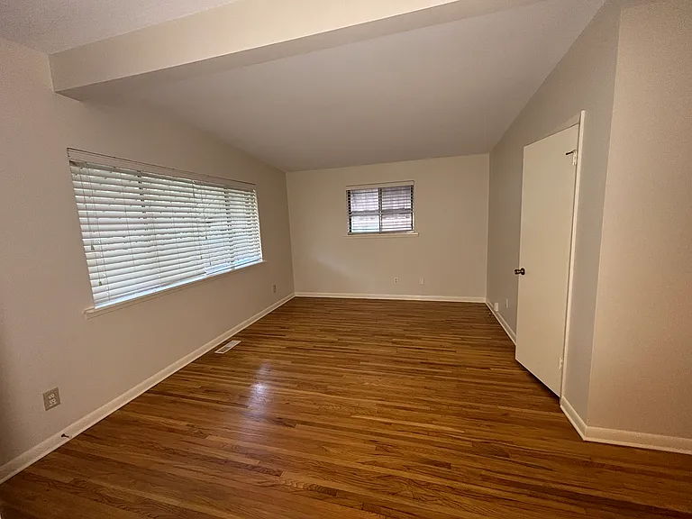 9604 Temple Dr — Photo 16