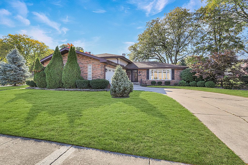 8335 W 90th St, Hickory Hills, IL 60457 | Zillow