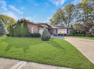 8335 W 90th St, Hickory Hills, IL 60457