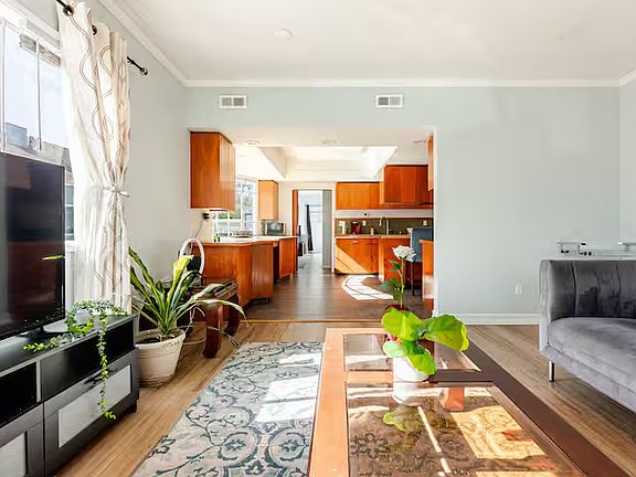 5th image of 1427 Carmona Ave