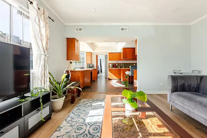 1427 Carmona Ave — Photo 5