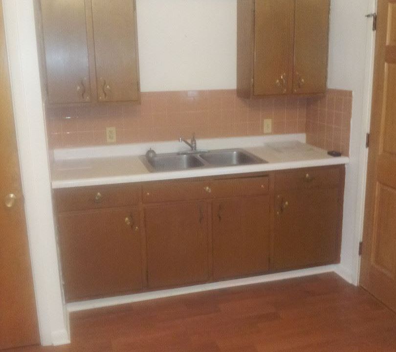 1st image of 1037 W 10th St