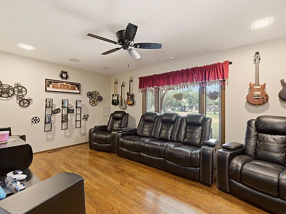3rd image of 3821 N Porter Ave