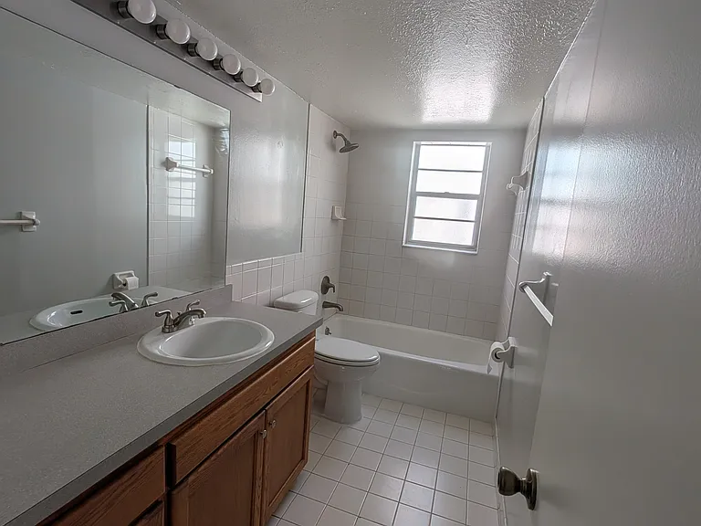 210 17th Ave N — Photo 17