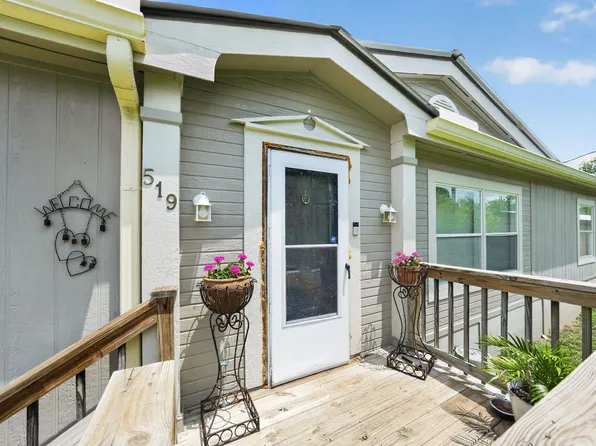 519 Loyal Valley Rd, Kerrville, TX 78028