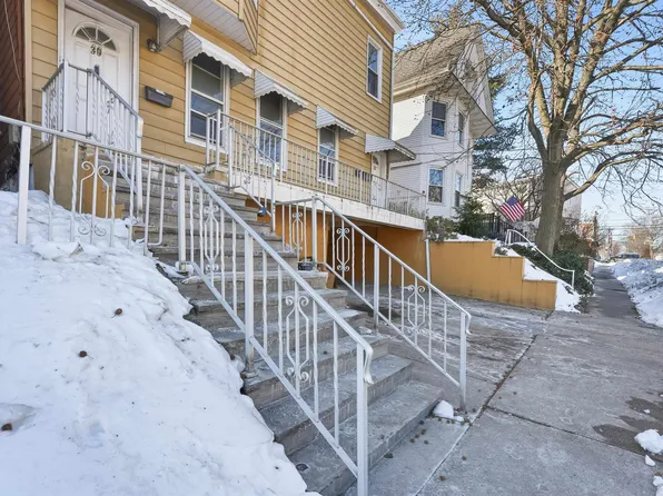 30-32 West 49th Street image 1 of 28